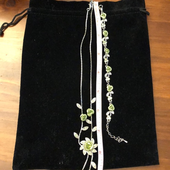 Silver w/green roses set of Bracelet & Necklace - Picture 8 of 8